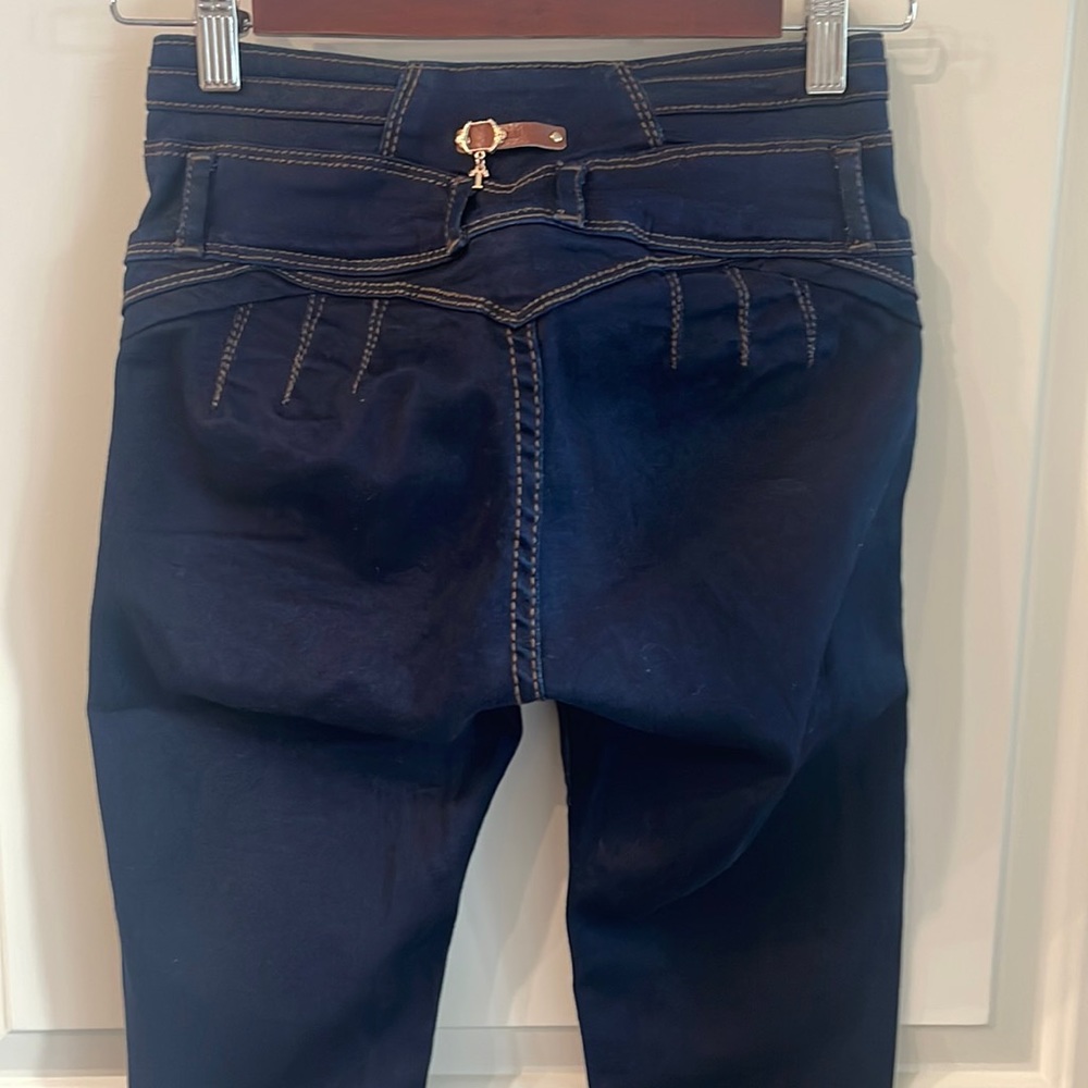 Butt lifting jeans